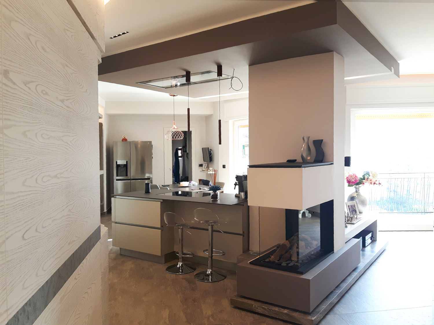 cucina open space con caminetto a gas palazzetti