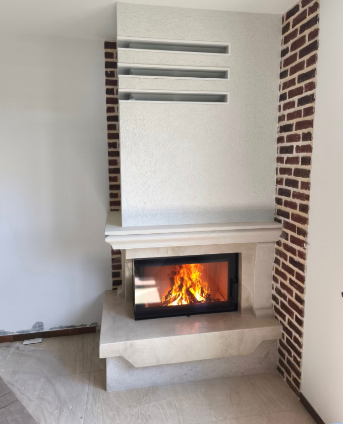 semineu pe lemne modern pe colt